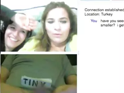 Cara de cabelos cacheados fode Cadey bem na frente de sua amiga adormecida vídeo pornô mulher grávida fazendo sexo