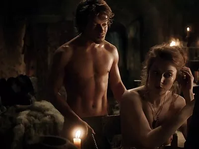 Janey Doe com tatuagens e garras video de gostosas fazendo sexo profundas em um pau feroz e é fodida com força