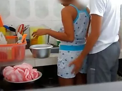 Loira sedutora tem filme de pornô mulher transando um novo amante