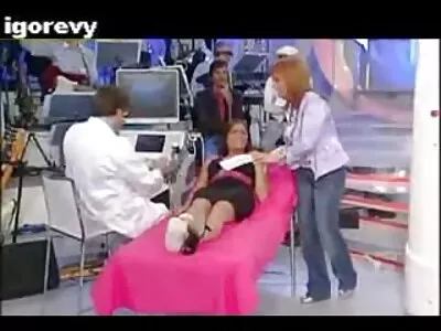Ember Snow cavalga um pau grosso e latejante depois de receber video porno duas mulheres e um homem uma dose oral