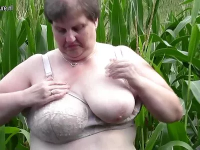 Garota peituda foi fodida vídeo pornô mulher fazendo sexo na bunda