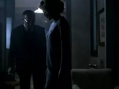 Rachel filme pornô transando com mulher Rivers é fodida por um mecânico de carros com tesão