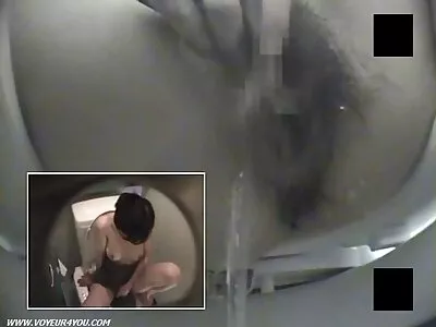 Natasha Bela morena de pernas compridas e prazerosa em cima filme de sexo mulher transando com cavalo da mesa