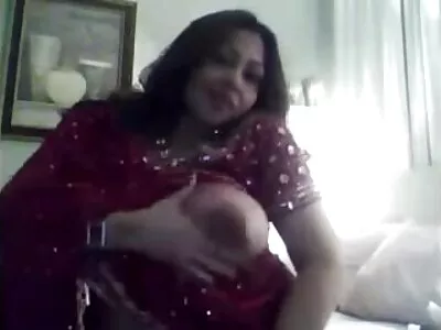 Garota adorável foi fodida por trás vídeo pornô da mulher melancia transando