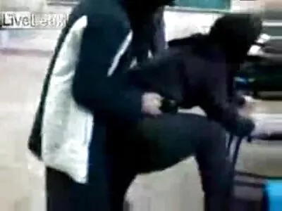 Gostosa de seios grandes paga a dívida do vídeo de pornô mulher transando com cavalo namorado com sua buceta