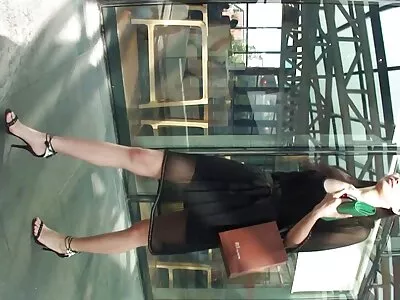 Lilly vídeo pornô mulher fazendo sexo com cavalo Hall suga e fode o eixo rígido no POV