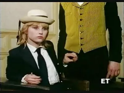 Dançarina loira está transando com seu vídeo pornô homem transando com homem cliente