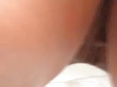 Puta vídeo de pornô mulher pelada transando rica chupando o pobre menino do paquete