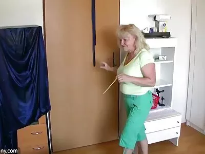 Gata filme pornô de dois homens sacanagem tem a buceta recheada