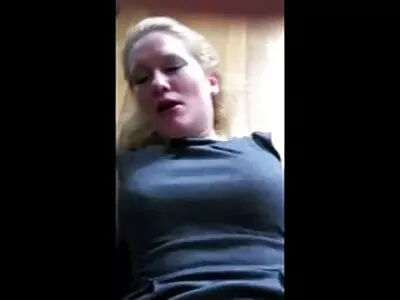 Morena peituda gosta de chupar pau vídeo de pornô homem transando duro