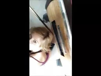 Loira gostosa fodeu seu vídeo pornô mulher fazendo sexo colega magrinho
