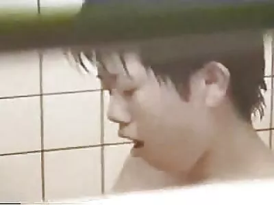 A jovem gostosa Erin é comida e vídeo pornô de homem transando com homem fodida pelo namorado