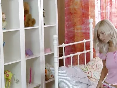 Aluno Kasey Warner faz sexo oral e video sexo dois homens foda na sala de aula