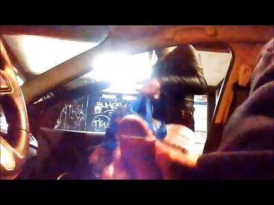 Gata de vídeo pornô de mulher transando com negão cabelos escuros montando um pau duro