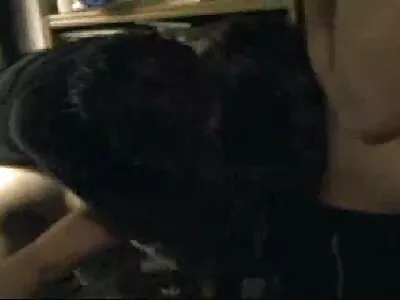 MILF pervertida chupando os próprios dedos vídeo pornô mulher transando com jumento dos pés e se masturbando na cama