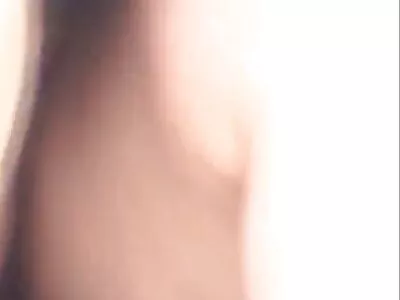 Kyler Quinn dando prazer ao papai na video de duas mulheres fazendo sexo sala de estar
