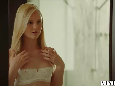 O vídeo pornô mulher com mulher transando garanhão sortudo consegue bater em uma loira madura