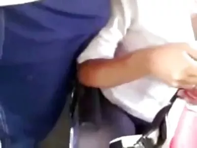 A novata Mia Taylor, amante video sexo com dois homens de galo, consegue o que queria