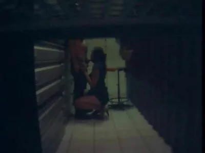 Morena gostosa se fudendo na filme pornô a mulher transando bunda