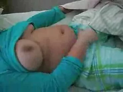 Kendra Spade e Vina filme pornô de mulher transando com cavalo Sky lambendo e fodendo no sofá