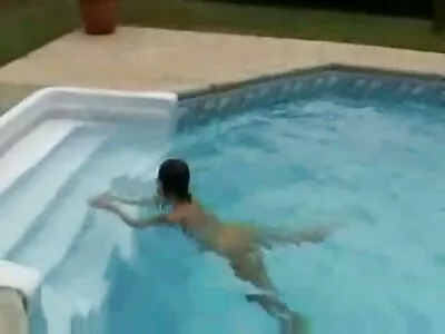 Gata negra chupou o pau duro de sua colega porno de mulheres transando de quarto