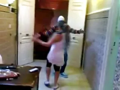 Cara está fodendo vídeo pornô mulher fazendo sexo com mulher sua esposa e ex