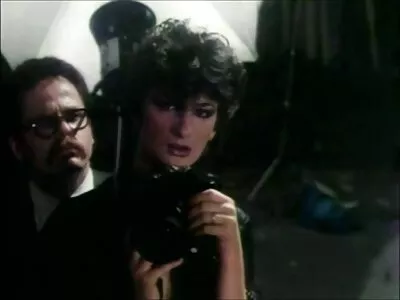 Peituda bomba Lena Paul filme pornô mulher transando com dois homens fode entregador
