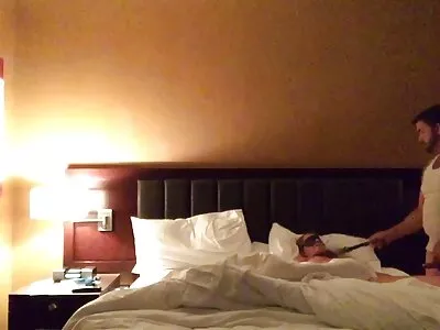 Mulher com ver vídeo pornô de mulher transando tesão enviou um sms convidativo