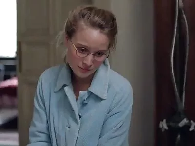 A adolescente exótica Alina Lopez é comida e filme de pornô mulher transando com dois homens fodida com força