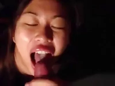 A loira vídeo de pornô mulher transando com jumento deslumbrante Molly Mae mostra com orgulho sua pequena buceta