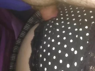Morena curvilínea está fodendo dois caras com filme de pornô mulher transando tesão