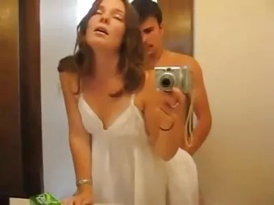 A doce Mia Moore dá chupada e fode a vizinha filme de pornô mulher transando