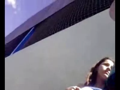 Nina North vídeo de pornô homem transando abre as pernas bem abertas para um pau grosso