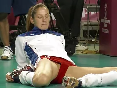 Menina asiática chupando vídeo pornô de homem transando com homem pau como uma louca