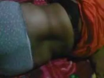 A cadela magrinha Trinity St. Clair consegue uma filme pornô com mulher transando boa trepada